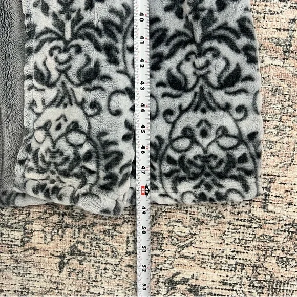 Soft Gray Women’s Long Bathrobe Medium / Large Fuzzy Plush - Picture 9 of 14